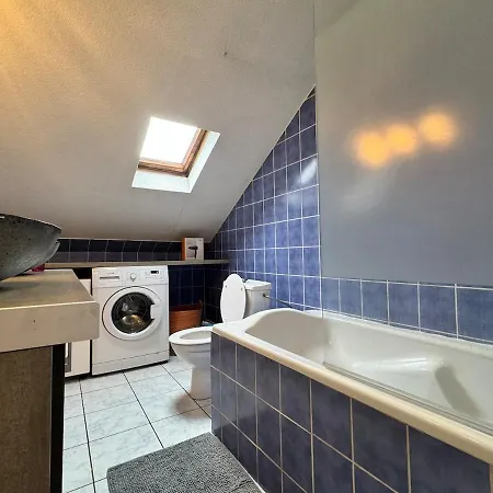 Terracotta Duplex, 8 Guest, Garage Included Apartment *
