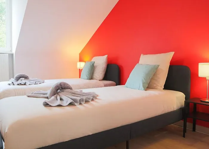 Terracotta Duplex, 8 Guest, Garage Included Apartment